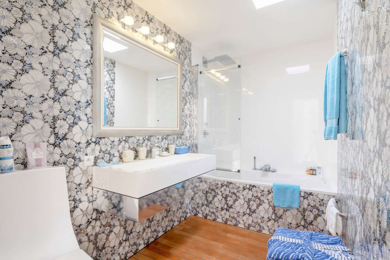 Exceptional 4 bedroom waterfront villa, with a total spacious living area o