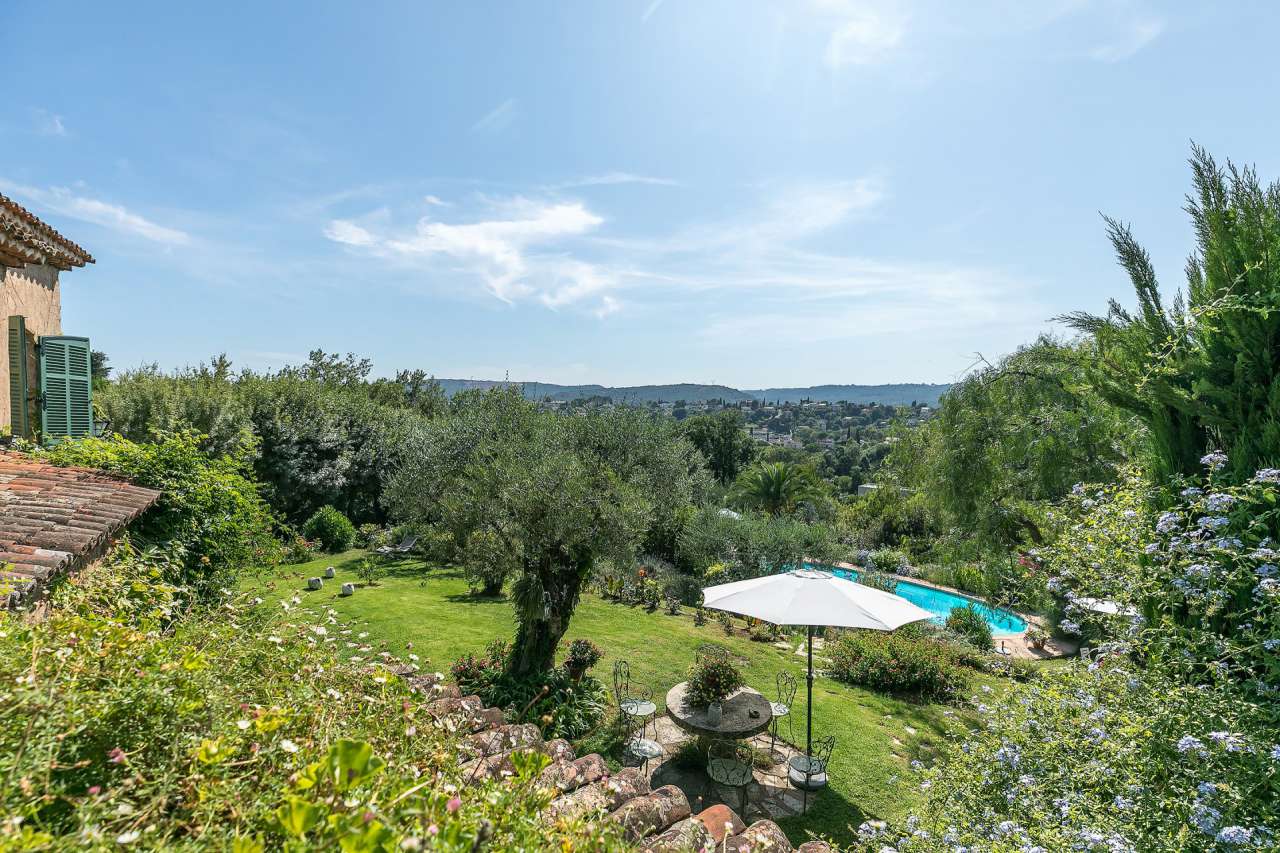 Exceptional 7 bedroom Provencal style villa, set within lush and mature lan