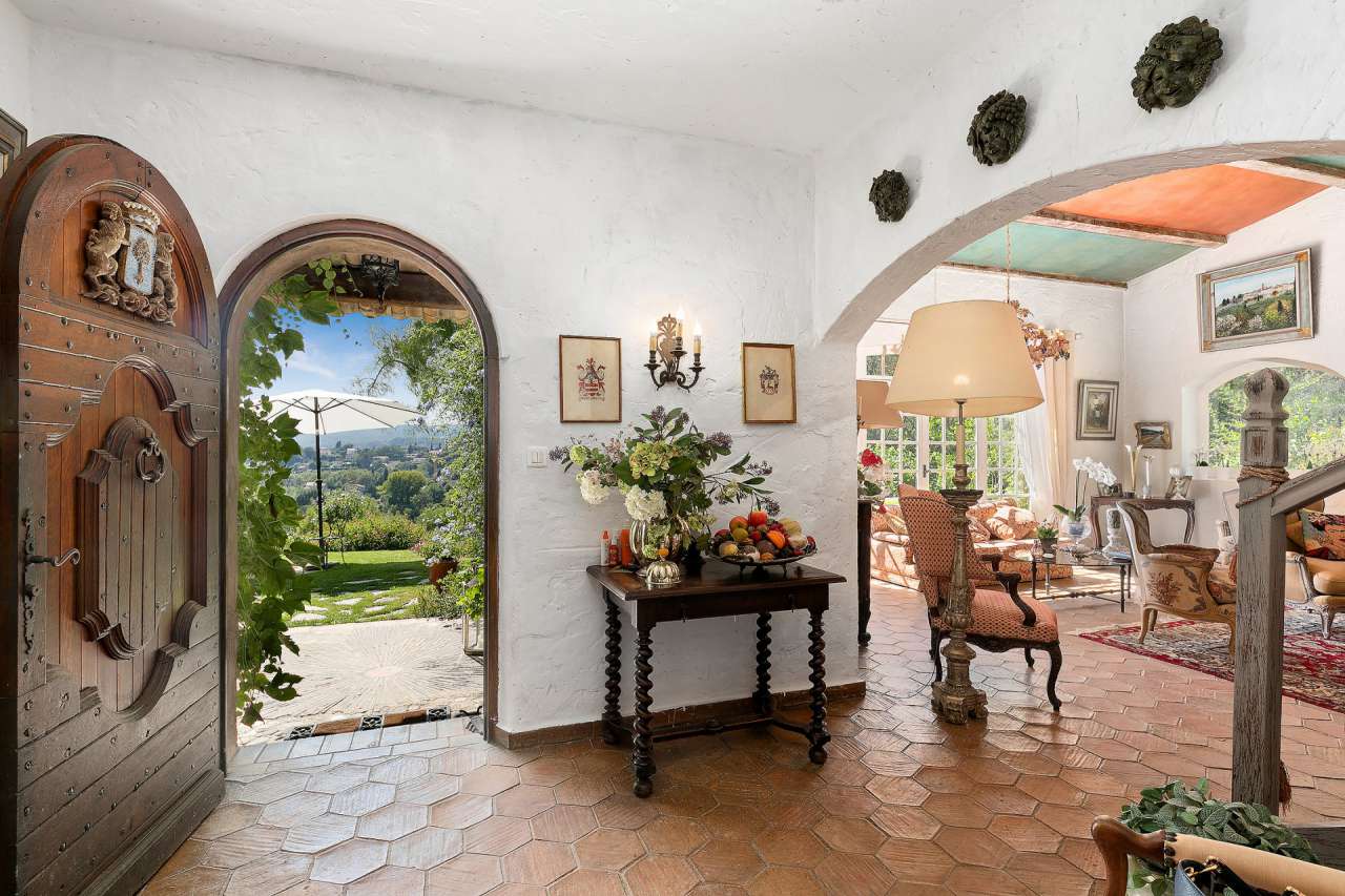 Exceptional 7 bedroom Provencal style villa, set within lush and mature lan