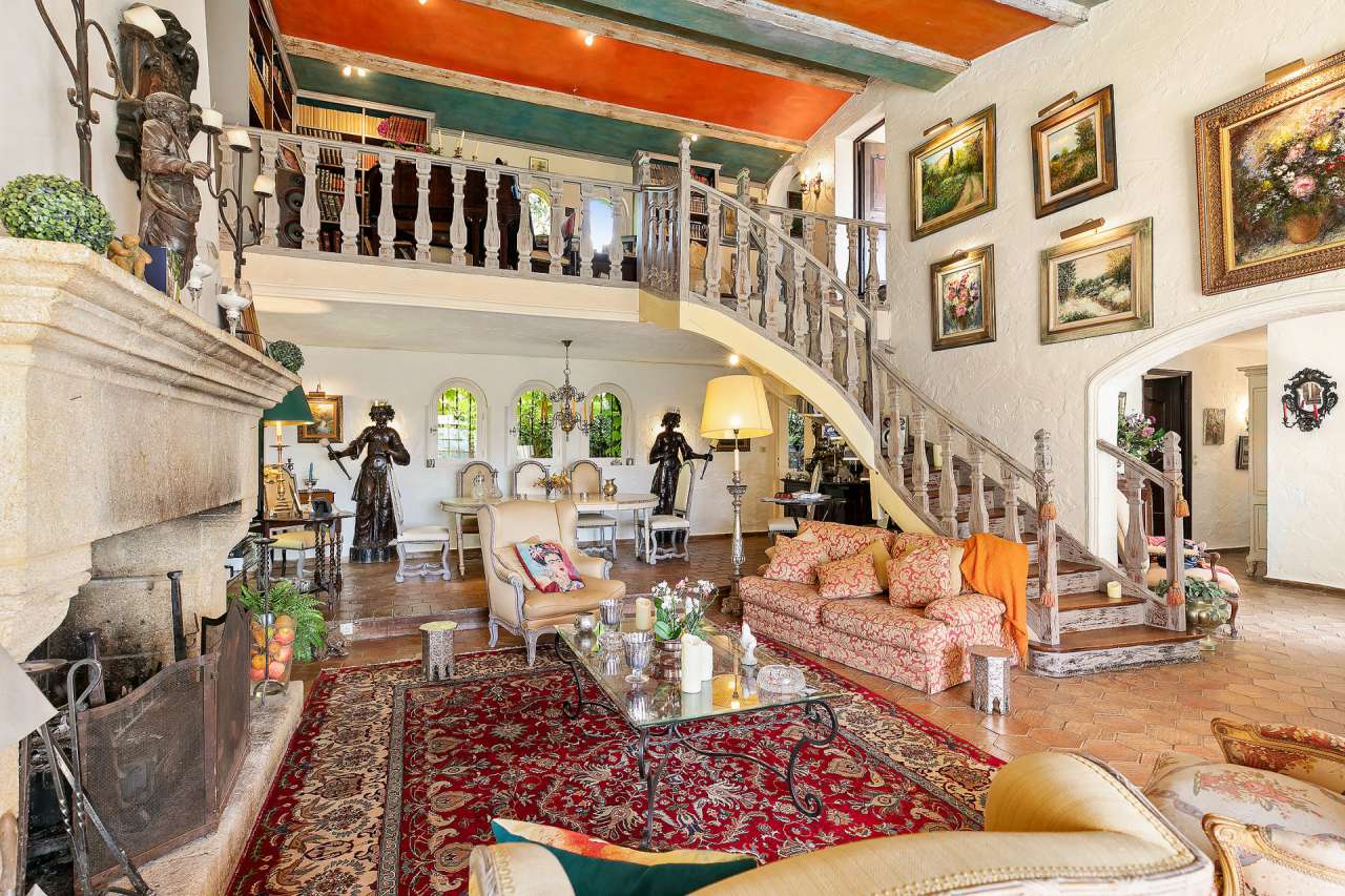 Exceptional 7 bedroom Provencal style villa, set within lush and mature lan