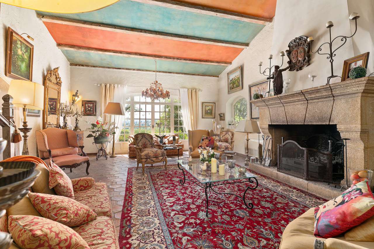Exceptional 7 bedroom Provencal style villa, set within lush and mature lan