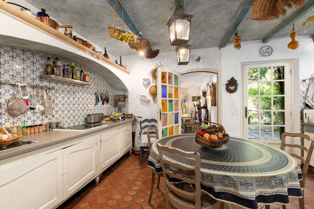 Exceptional 7 bedroom Provencal style villa, set within lush and mature lan