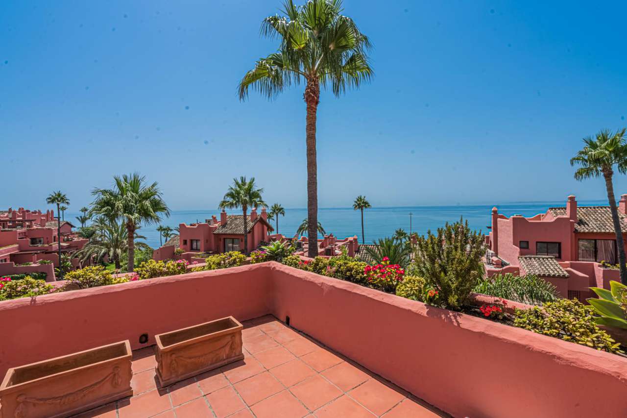 Stunning 3 bedroom Penthouse for sale with sea view in Cabo Bermejo