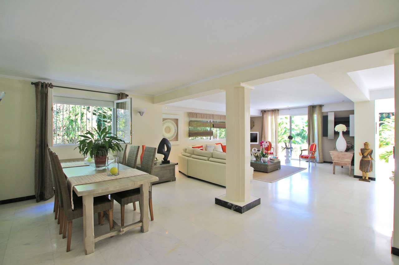 Bright, spacious and beautifully presented 3 bedroom Neo-Florentine style v