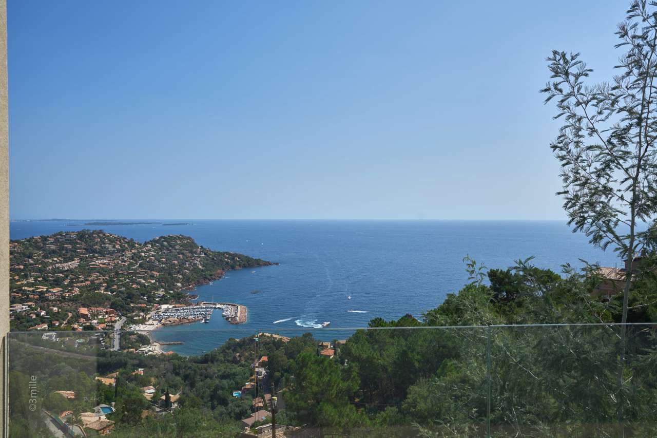 Newly built ultra modern and contemporary 5 bedroom villa, with a total spa