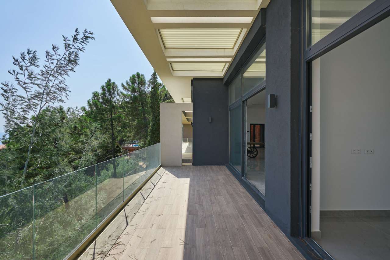 Newly built ultra modern and contemporary 5 bedroom villa, with a total spa