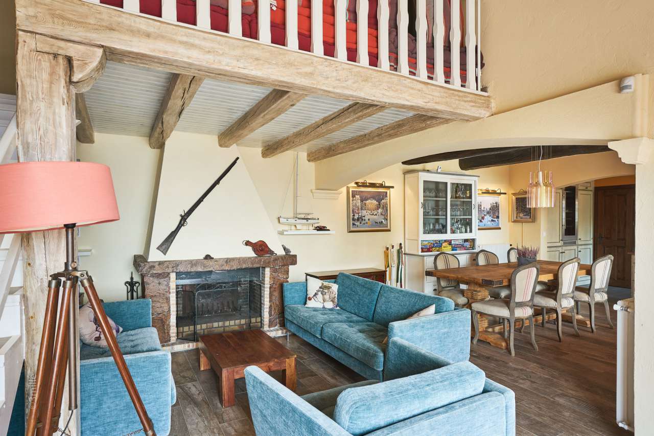 With stunning sea views, this superb Provencal style villa is ideally set w