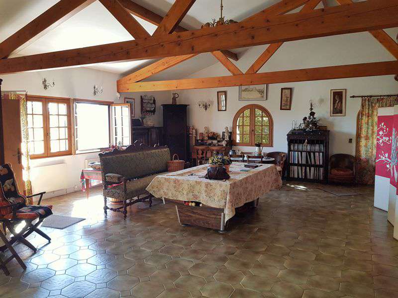 Splendid open plan 4 bedroom house with pool and separate 1 bedroom propert