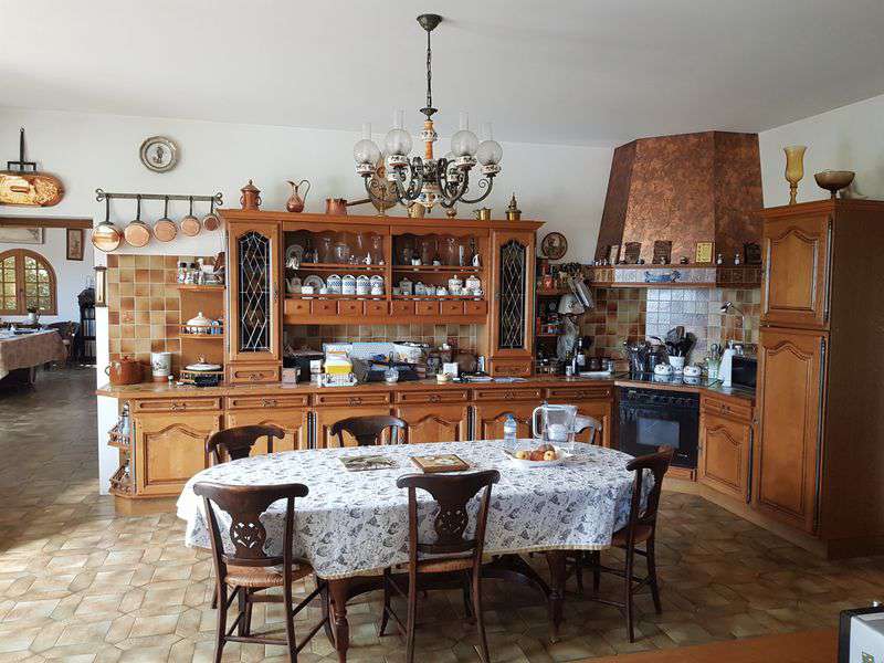 Splendid open plan 4 bedroom house with pool and separate 1 bedroom propert