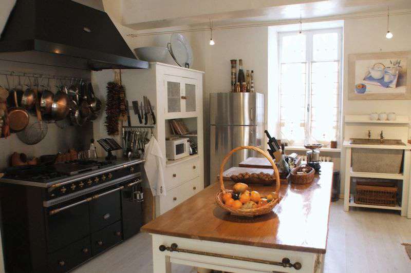 Fabulous manoir dating back to the 1700's in the heart of a large village c