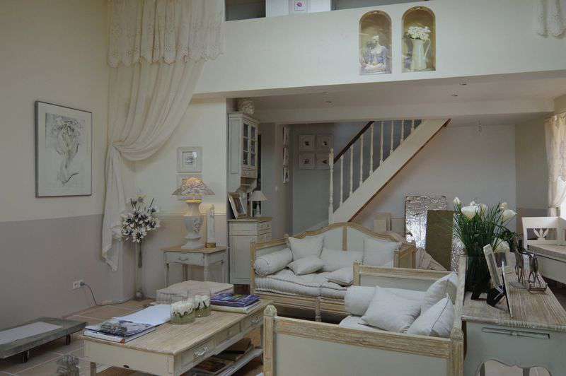 Fabulous manoir dating back to the 1700's in the heart of a large village c