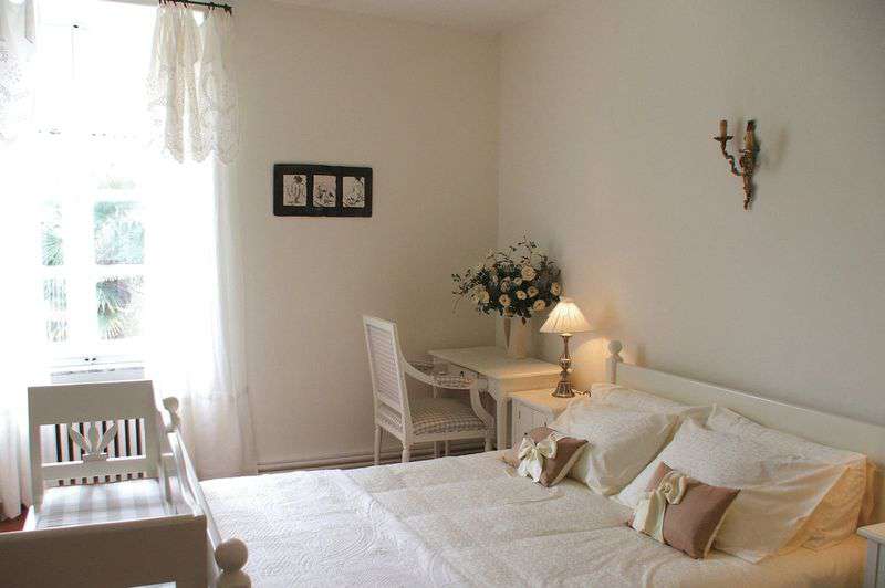 Fabulous manoir dating back to the 1700's in the heart of a large village c