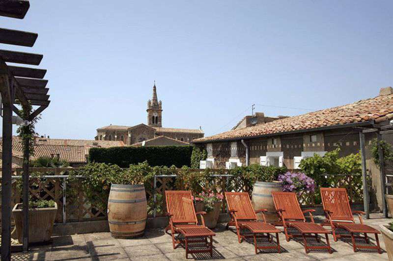 Fabulous manoir dating back to the 1700's in the heart of a large village c