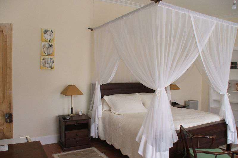 Fabulous manoir dating back to the 1700's in the heart of a large village c