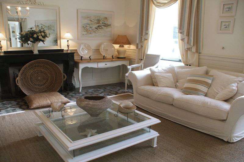 Fabulous manoir dating back to the 1700's in the heart of a large village c