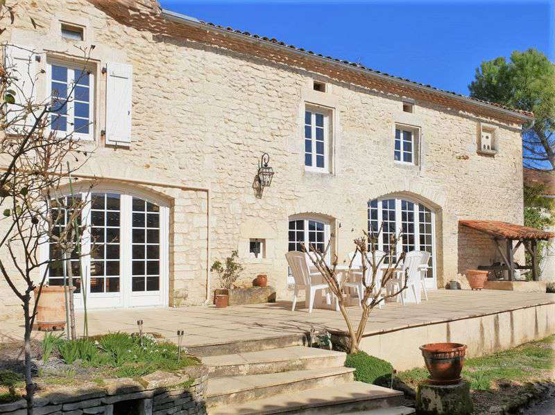 Pretty rural property close to the beautiful village of Villebois Lavalette