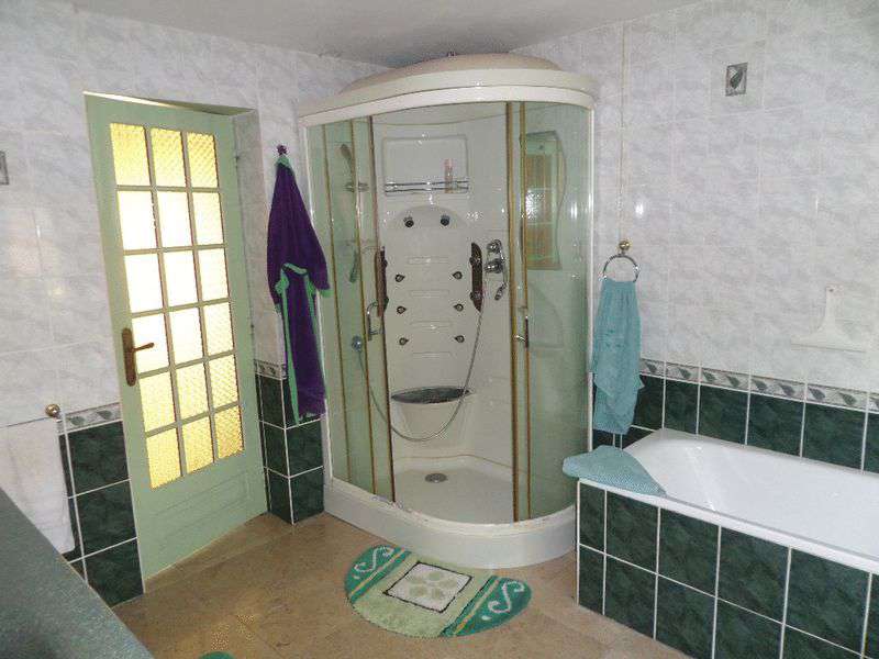 Charming fully refurbished and restored 5 bedroom house, ideally located in