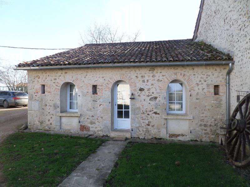 Charming fully refurbished and restored 5 bedroom house, ideally located in