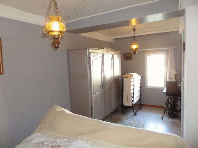 Charming fully refurbished and restored 5 bedroom house, ideally located in