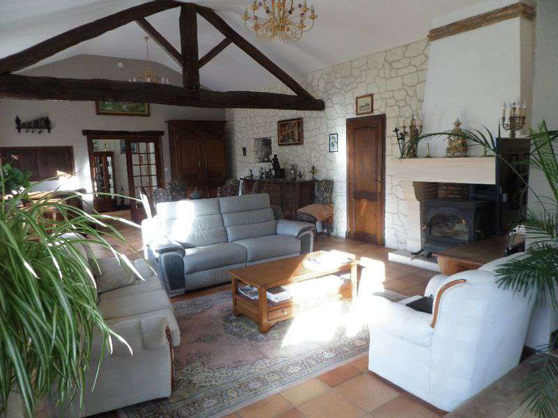 Charming fully refurbished and restored 5 bedroom house, ideally located in