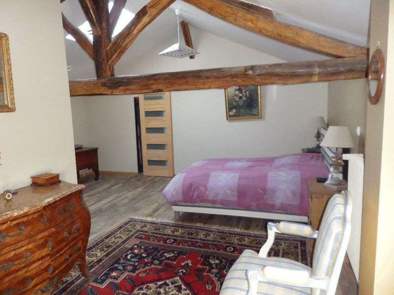 Charming fully refurbished and restored 5 bedroom house, ideally located in