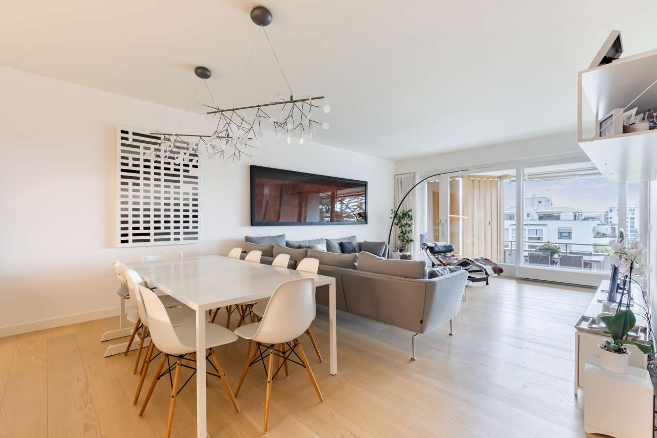 Renovated 3 bedroom Apartment for sale in Geneva, Lake Geneva