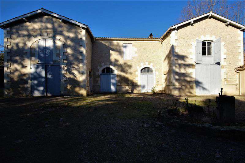 Spacious traditional farmhouse close to Marmand in a lovely rural setting,