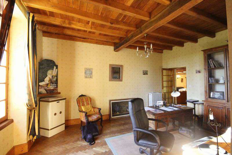 Spacious traditional farmhouse close to Marmand in a lovely rural setting,