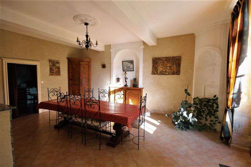 Spacious traditional farmhouse close to Marmand in a lovely rural setting,