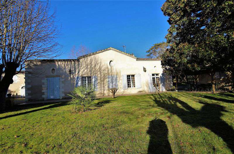 Spacious traditional farmhouse close to Marmand in a lovely rural setting,