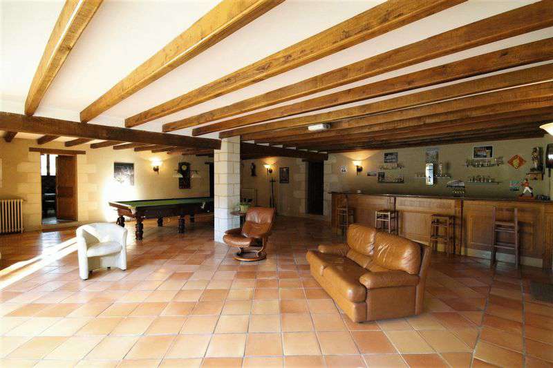 Spacious traditional farmhouse close to Marmand in a lovely rural setting,