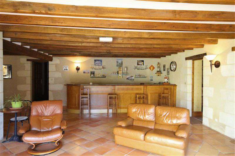 Spacious traditional farmhouse close to Marmand in a lovely rural setting,