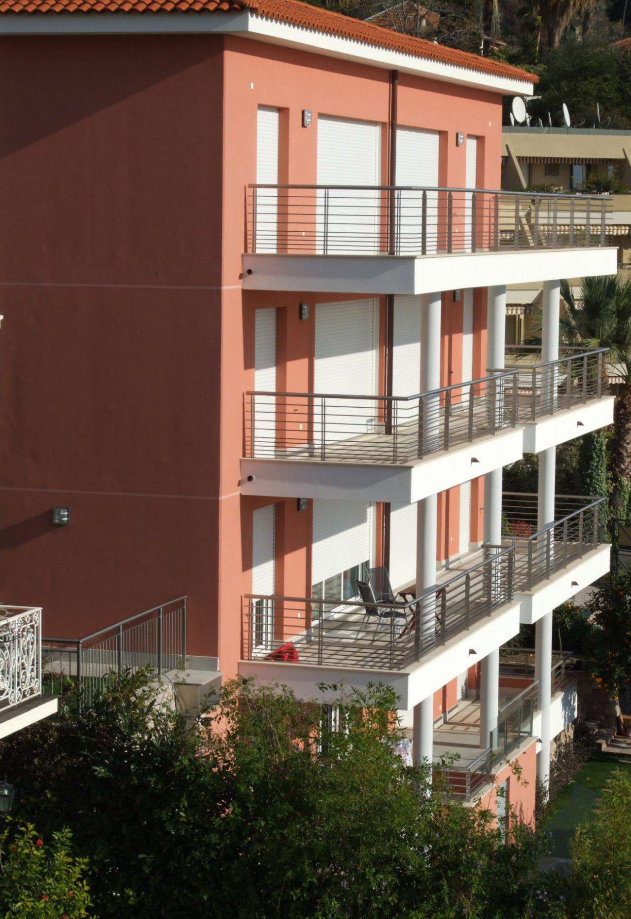 First floor luxury 3 bedroom Penthouse apartment with pool and garden, situ