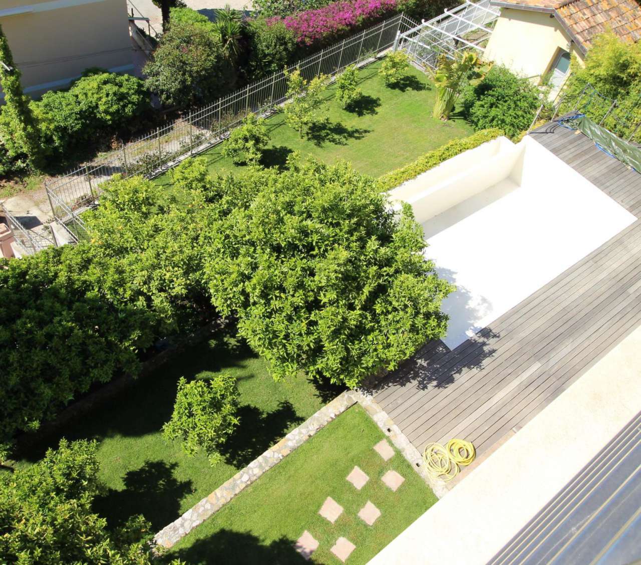 First floor luxury 3 bedroom Penthouse apartment with pool and garden, situ