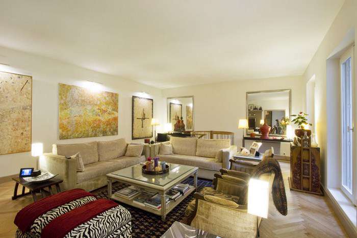Truly elegant 3 bedroom apartment situated between l'Etoile and the Avenue
