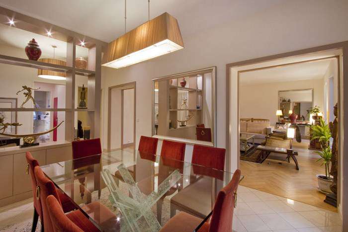 Truly elegant 3 bedroom apartment situated between l'Etoile and the Avenue