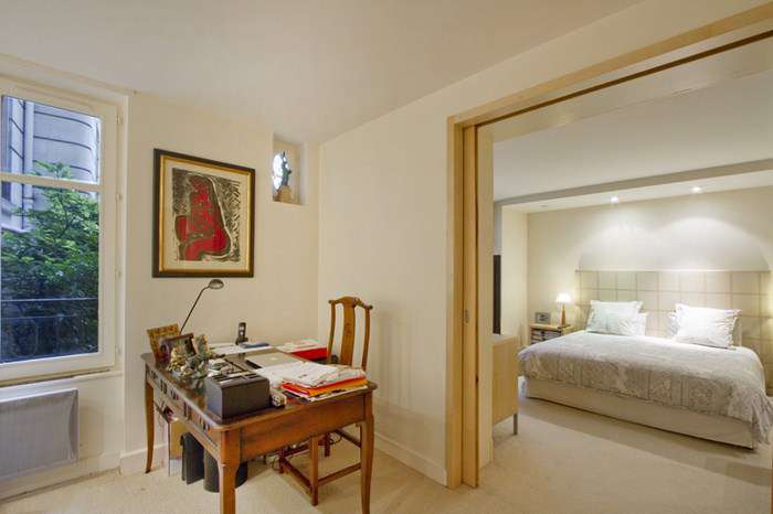 Truly elegant 3 bedroom apartment situated between l'Etoile and the Avenue
