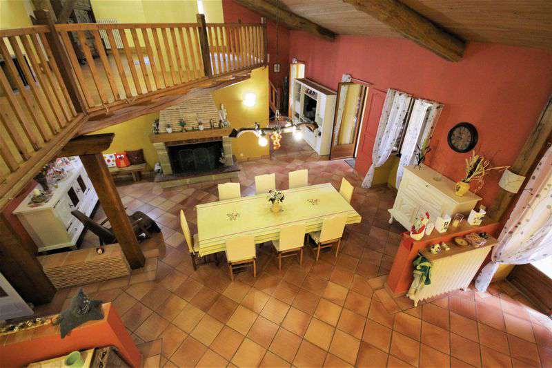 Set in over 3 acres of land is this charming 6 bedroom house with pool, enj