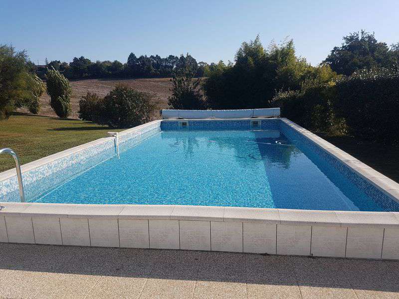 Set in over 3 acres of land is this charming 6 bedroom house with pool, enj