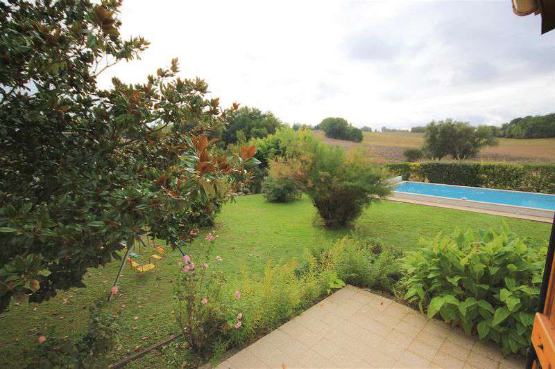 Set in over 3 acres of land is this charming 6 bedroom house with pool, enj