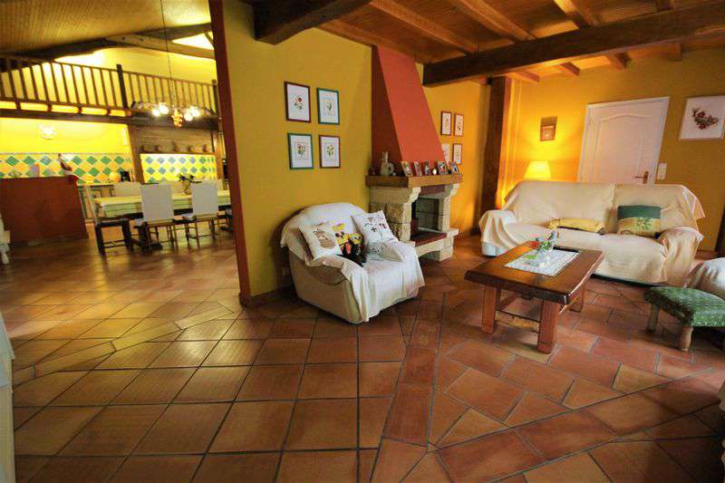 Set in over 3 acres of land is this charming 6 bedroom house with pool, enj