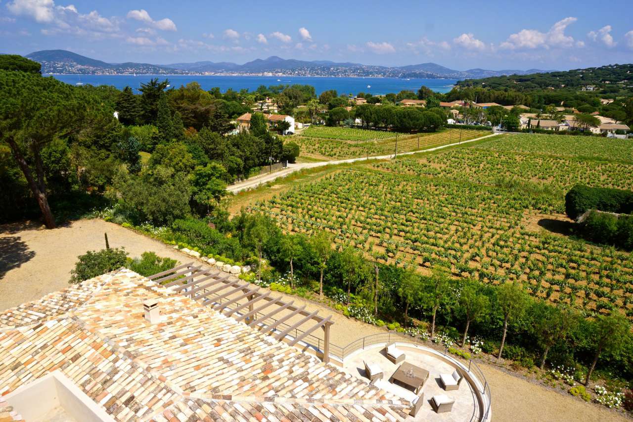 Luxurious newly built 7 bedroom villa, with a spacious total living area of