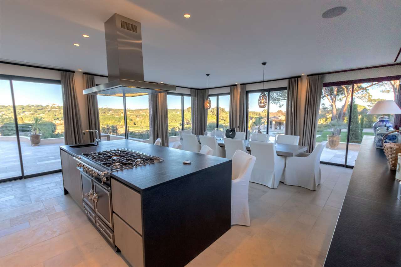 Luxurious newly built 7 bedroom villa, with a spacious total living area of