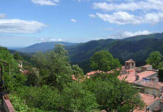 Grand and spacious stone built home, with a total well presented living are