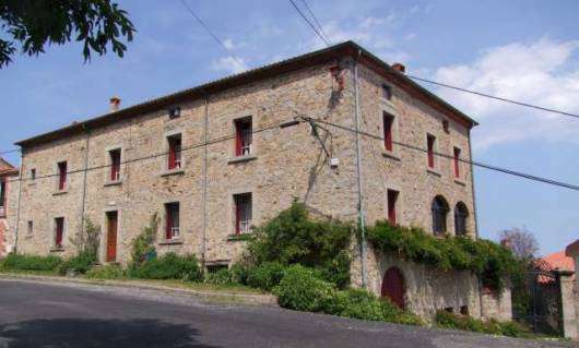 Grand and spacious stone built home, with a total well presented living are