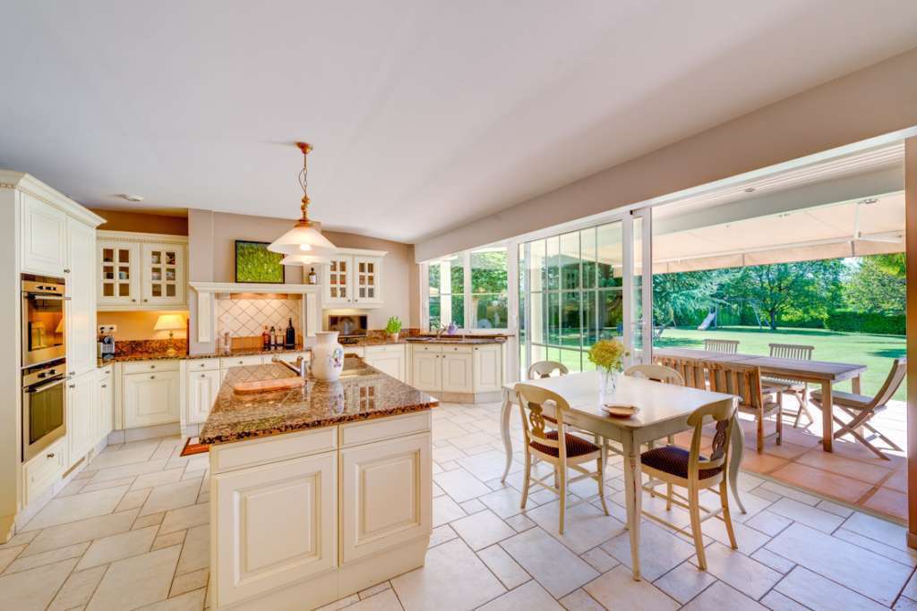 Set in over an acre of beautiful landscaped gardens is this splendid 7 bedr