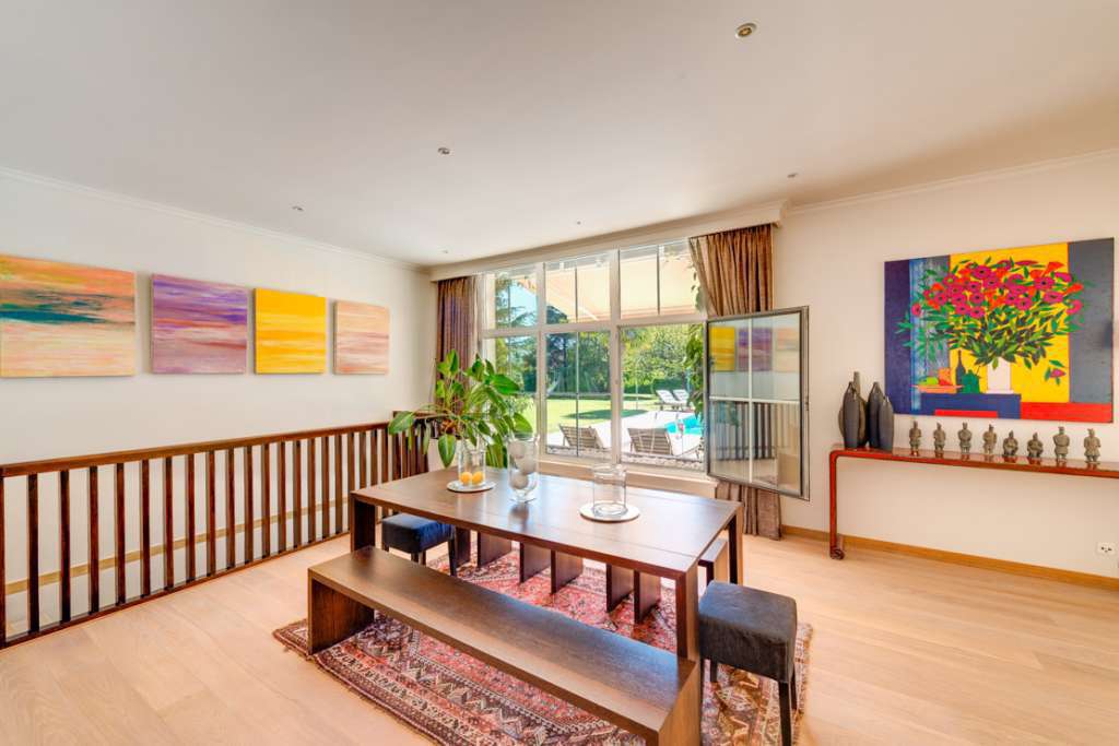 Set in over an acre of beautiful landscaped gardens is this splendid 7 bedr