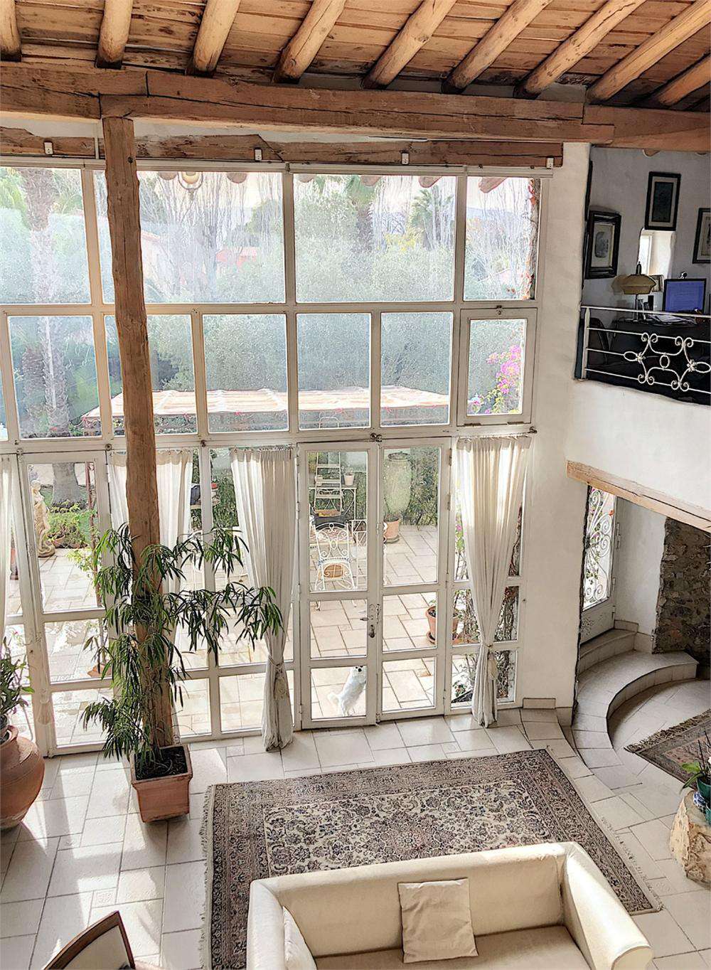 A spacious and stylish villa in a good location within walking distance fro