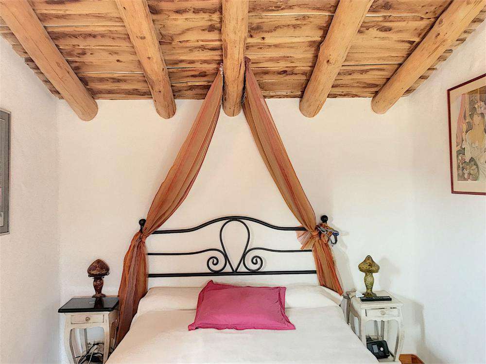 A spacious and stylish villa in a good location within walking distance fro