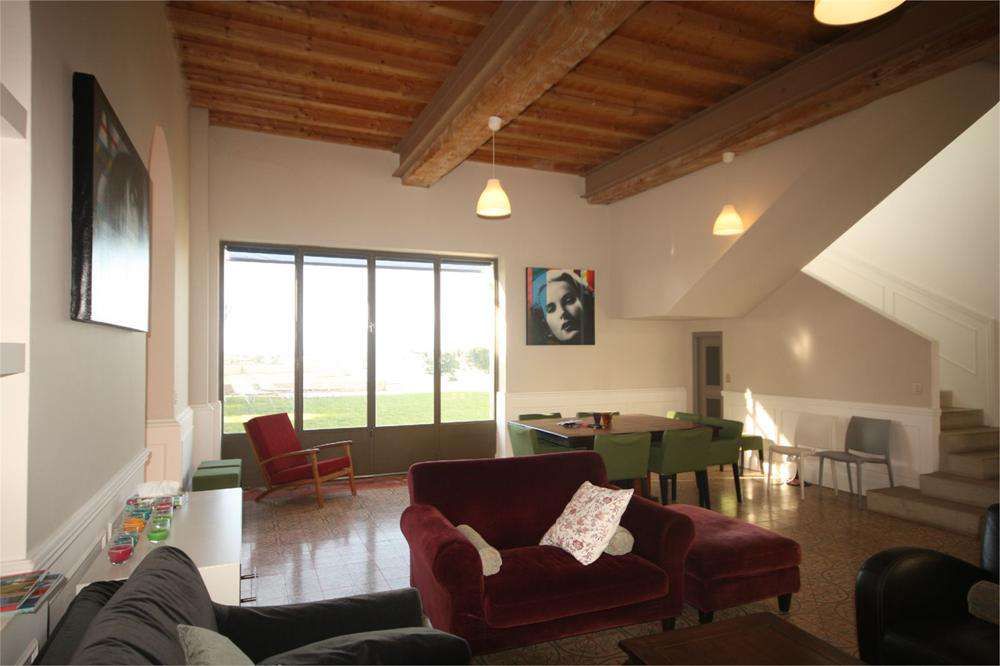 Superb wine estate with 40 hectares of productive vines and 2,000m2 of resi